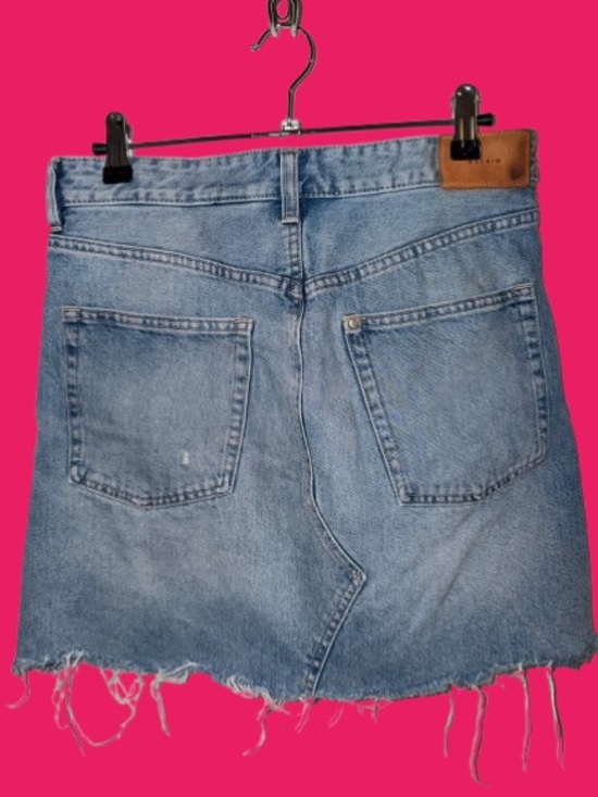 H&M &Denim Light Wash Distressed Denim Mini Skirt | Size US 8 / EUR 38 - Picture 2 of 5